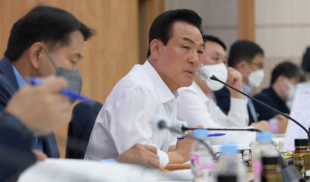 ▲ 백성현 충남 논산시장이 지난 18일 시청 대회의실에서 열린 2023년 시책구상보고회에서 모두 발언을 하고 있다.ⓒ논산시