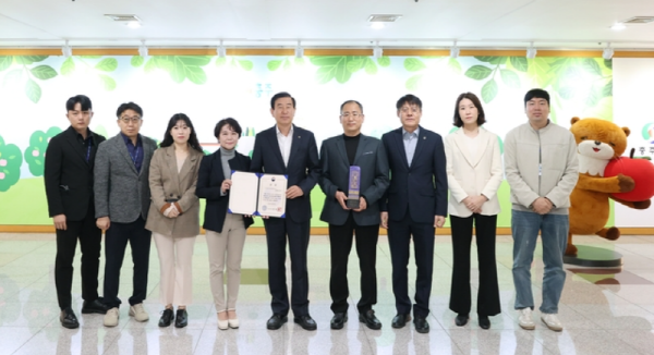 ▲ 충주시가 2022 대한민국 도시대상 우수정책 도시재생 분양에서 국토부장관상을 받았다.ⓒ충주시