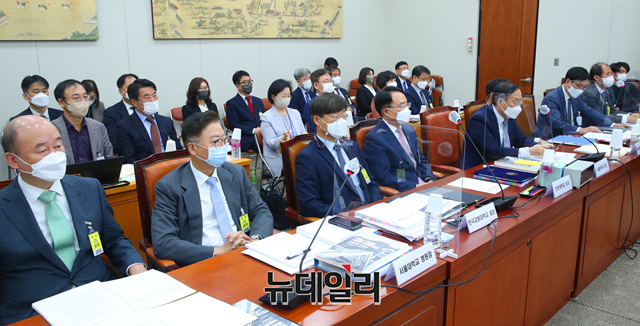 ▲ 국회 교육위원회에서 19일 서울대학교 등에 대한 국정감사가 열리고 있다.ⓒ 이종현 기자