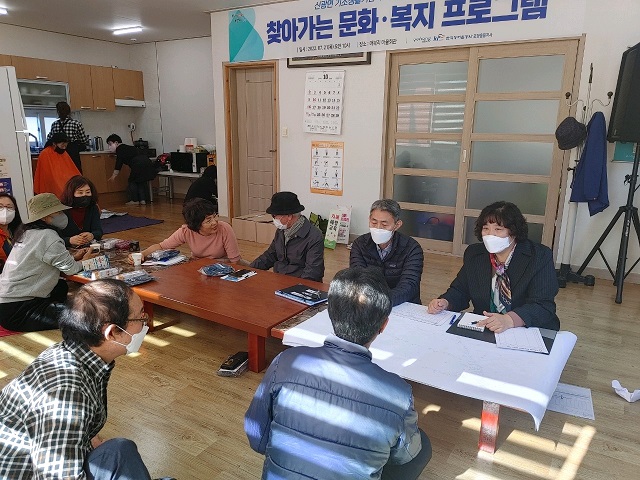 ▲ 포항시 북구청은 19일 신광면 마북리 마을회관에서 한국국토정보공사(LX) 포항지사, 미용봉사팀, 북구보건소(치매안심센터)와 함께 ‘찾아가는 지적민원실’을 운영했다.ⓒ포항시