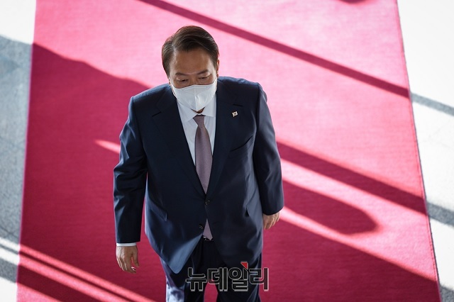 ▲ 윤석열 대통령이 20일 오전 서울 용산 대통령실에 출근하고 있다.ⓒ대통령실 제공