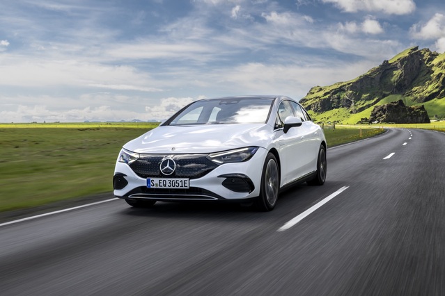 ▲ 벤츠가 지난9월 국내 출시한 E클래스 기반 전기세단 EQE ⓒ벤츠코리아