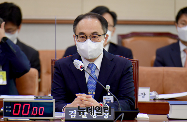▲ 이원석 검찰총장이 20일 국회에서 열린 법제사법위원회의 대검찰청에 대한 국정감사에 출석해 회의 시작을 기다리고 있다. ⓒ이종현 기자