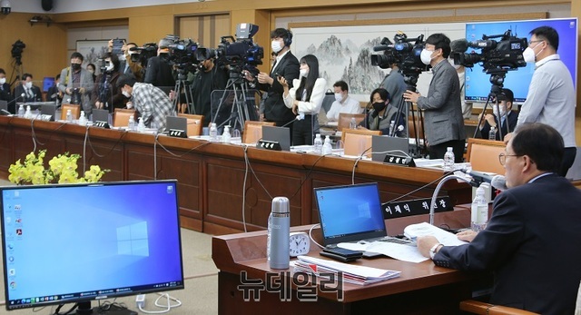 ▲ 대전시와 세종시에 대한 국회 행정안전위원회 국정감사가 더불어민주당 의원의 불참으로 빈자리로 남아 있다.ⓒ이길표 기자