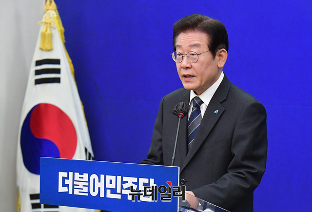 ▲ 이재명 더불어민주당 대표가 21일 오전 국회에 당 대표실에서 특별기자회견을 갖고 대장동 의혹 특검을 제안을 하고 있다. ⓒ이종현 기자