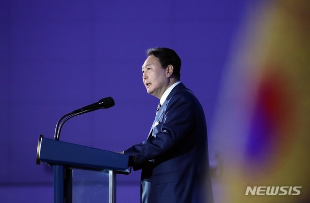 ▲ 윤석열 대통령이 21일 오전 인천 연수구 송도컨벤시아에서 열린 제77주년 경찰의 날 기념식에서 축사를 하고 있다. ⓒ뉴시스