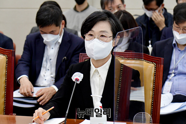 ▲ 김제남 원자력안전재단 이사장이 21일 오전 국회에서 열린 과학기술정보방송통신위원회의 원자력안전위원회 소관 감사대상기관 종합국정감사에 질의를 듣고 있다.ⓒ이종현 기자