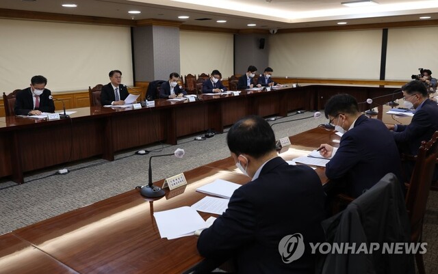 ▲ 지난달 비상 거시금융회의가 개최된 모습. ⓒ연합뉴스