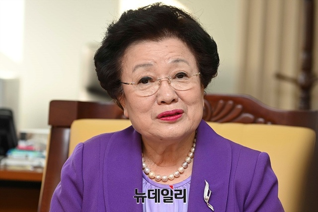 ▲ 이배용 국가교육위원회 위원장이 뉴데일리와 인터뷰를 하고 있다.ⓒ강민석 기자