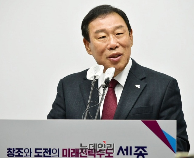 ▲ 최민호 세종시장이 24일 오전 정음실에서 월요 간담회를 하고 있다.ⓒ이길표 기자