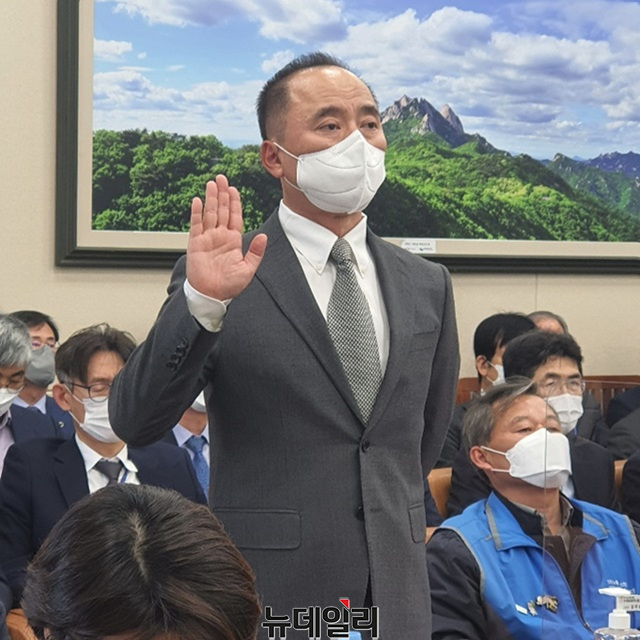 ▲ 마창민 DL이앤씨 대표가 국정감사 현장에서 선서하고 있다. ⓒ성재용 기자