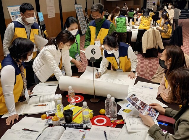 ▲ 경북도는 24일 2022년 신종 재출현 감염병 위기관리 대응 훈련을 실시했다. 사진은 토론기반 훈련 장면.ⓒ경북도