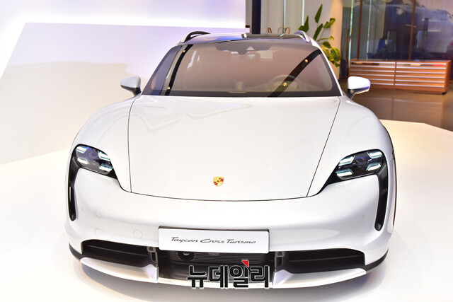 ▲ 포르쉐 타이칸 크로스투리스모 ⓒ뉴데일리DB