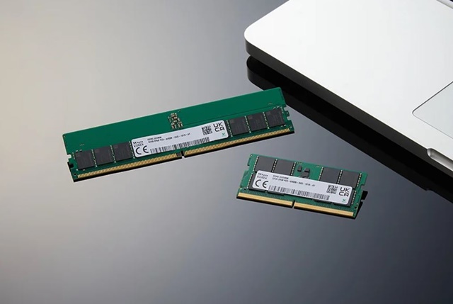 ▲ DDR5 6,400Mbps 속도의 32GB UDIMM(위), SODIMM(아래). ⓒSK하이닉스