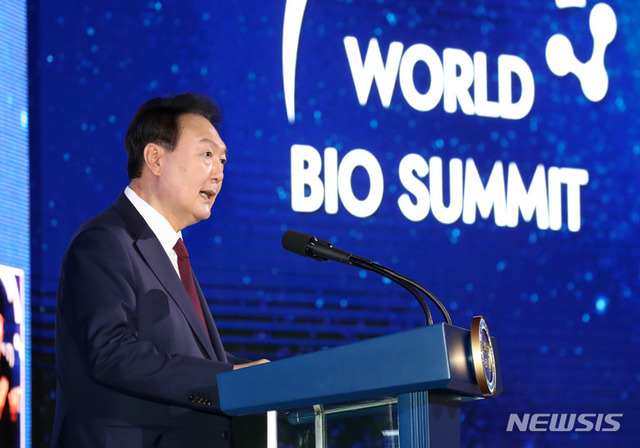 ▲ 윤석열 대통령이 25일 서울 광진구 그랜드 워커힐 서울에서 열린 2022 세계 바이오 서밋 개회식에서 개회사하고 있다. ⓒ뉴시스