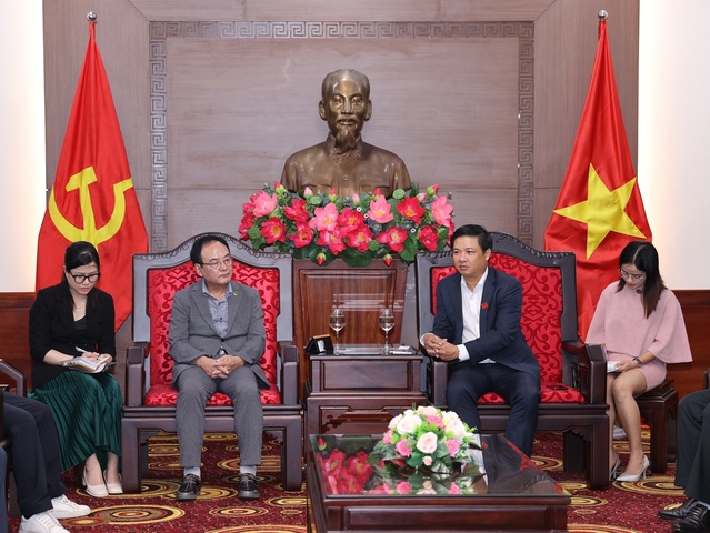 ▲ 대구광역시의회(의장 이만규)는 10월 24일 대구시 자매도시인 다낭시를 방문해 다낭시의회 의장 르엉 응웬 민 찌엣(Luong Nguyen Minh Triet) 및 각 위원회 위원장, 외무국 부국장, 유관기관장 등 12명과 간담회를 개최하고 양 도시의 우호 협력을 강화하기로 했다.ⓒ대구시의회