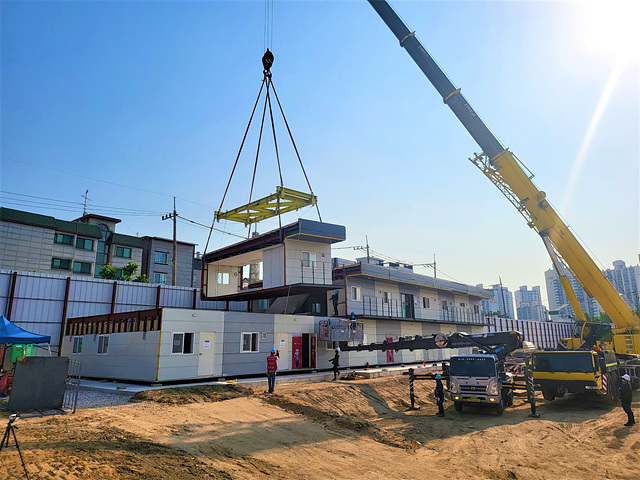 SK에코플랜트, '리버센SK뷰롯데캐슬' 현장에 모듈러사무실 설치 ...