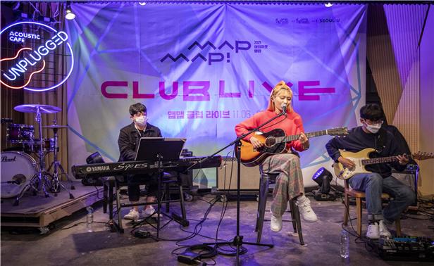 ▲ '2021년 맵맵 클럽 라이브 – 공간 언플러그드' 정아로 공연.ⓒ마포문화재단