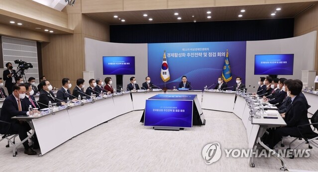 ▲ 윤석열 대통령이 27일 오후 서울 용산 대통령실 청사에서 생중계된 제11차 비상경제민생회의에 참석해 발언하고 있다.ⓒ연합뉴스