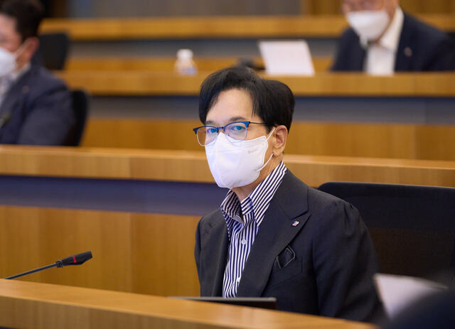 ▲ 이재현 CJ 회장이 27일 CJ인재원에서 열린 'CEO미팅'에 참석, 그룹 경영진들과 함께 2023~2025 중기전략 수립 방향성을 논의하고 있다. ⓒCJ