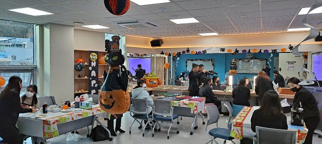 ▲ 뷰티디자인과는 지난 29일 포항시청소년문화의집 개관식을 맞아 ‘포항 꿈Tree센터’ 청소년 어울림마당에 참여해 청소년 문화복지놀이터전을 위한 체험부스를 찾은 수 많은 청소년들을 위한 체험부스를 성황리에 종료했다.ⓒ선린대