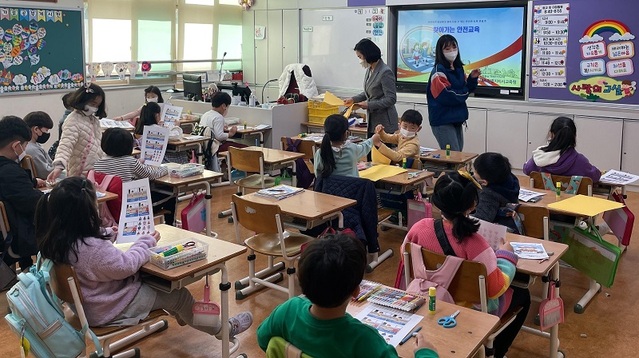 ▲ 세종시교육청이 학생들을 대상으로 학교로 찾아가는 안전교육을 하고 있다.ⓒ세종교육청