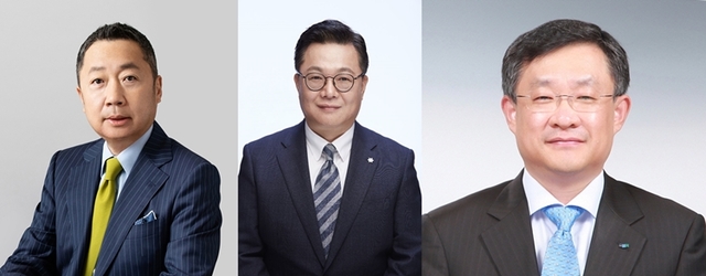 ▲ (왼쪽부터)박정원 두산그룹 회장, 문홍성 사업총괄 사장, 김민철 CFO 사장. ⓒ㈜두산