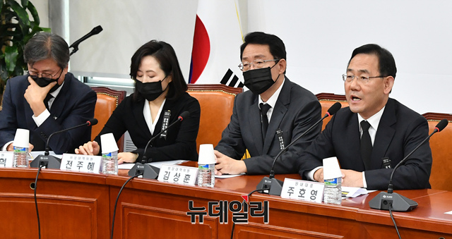 ▲ 주호영 국민의힘 원내대표 31일 국회에서 열린 비상대책위원회의에 참석해 발언을 하고 있다.ⓒ이종현 기자