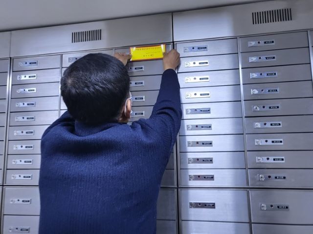 ▲ 은행 대여금고 압류 모습.ⓒ청주시