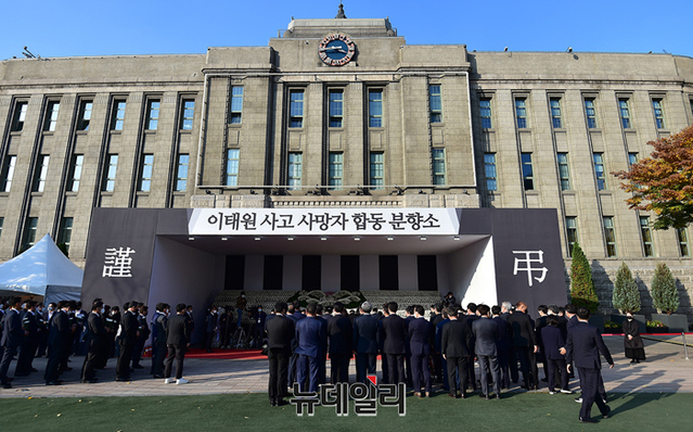 ▲ 서울광장에 마련된 '이태원 사고 사망자 합동분향소'. ⓒ정상윤 기자