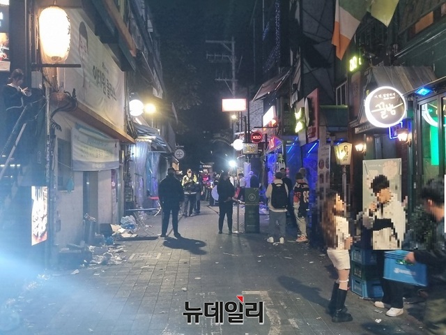 ▲ 지난달 29일 압사 참사가 발생한 서울 이태원 좁은 골목.ⓒ뉴데일리 D/B