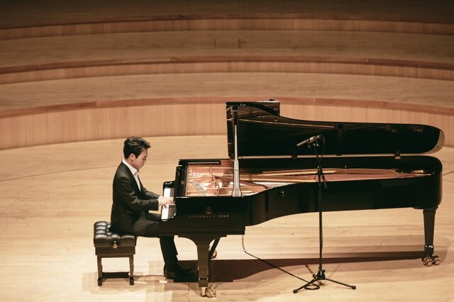 ▲ 피아니스트 신창용.ⓒ롯데콘서트홀