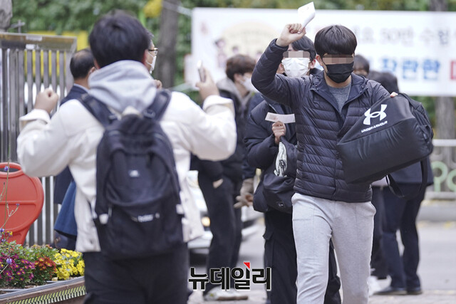 ▲ 지난해 수험생들이 고사장으로 향하고 있다. ⓒ뉴데일리DB