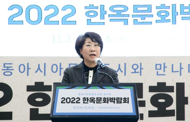 ▲ 이달희 경북도 경제부지사는 “경북도가 천년고도 경주에서 한옥박람회를 개최함을 뜻깊게 생각하며, 이번 박람회가 한옥에 대한 가치·정보 공유와 한옥 관련 사업의 발전방향을 모색하는 비즈니스의 장이 되기를 바란다”고 말했다.ⓒ경북도