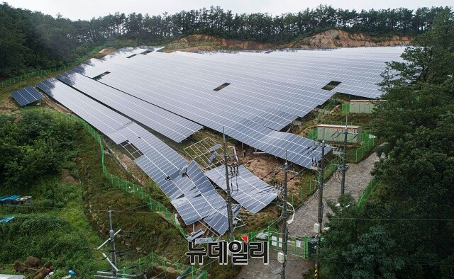 ▲ 산지에 설치된 태양광발전 모습. 해당 사진은 기사와 직접적인 관련이 없다. ⓒ뉴데일리DB