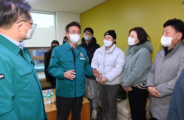 ▲ 이철우 경북도지사는 “다행스럽게도 생존자들이 희망을 가지고 잘 버텨줬고, 24시간 쉬지 않고 굴착작업을 한 동료광부들과 소방대원들의 헌신이 기적을 만들었다”고 말했다.ⓒ경북도