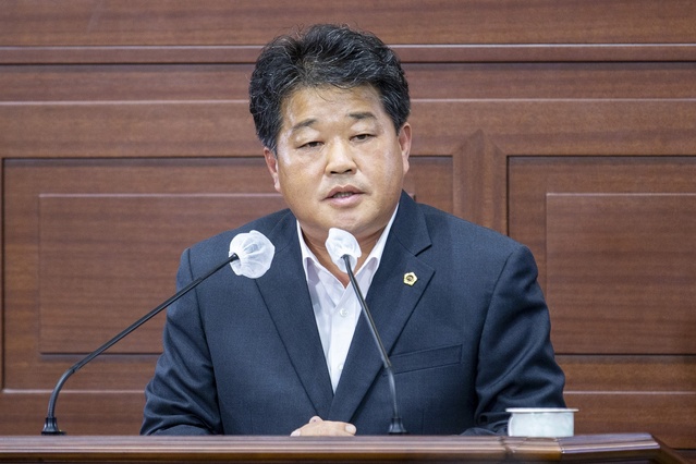 ▲ 경상북도의회 농수산위원회 박창욱 의원(봉화)은 11월 7일 제336회 정례회 제1차 본회의 도정질문을 통해 경상북도 농축산물 가격안정기금 설치를 촉구했다.ⓒ경북도의회