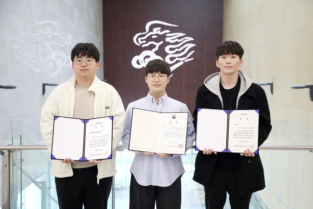 ▲ 영남이공대학교(총장 이재용)는 기계공학과(스마트융합기계계열 전공심화과정)에 재학 중인 정강성 씨(만 25세)가 ‘제16회 전국학생포트폴리오 경진대회’에서 대상인 교육부장관상을 수상하며 지난해에 이어 2년 연속 대상 수상의 영예를 안았다.ⓒ영남이공대