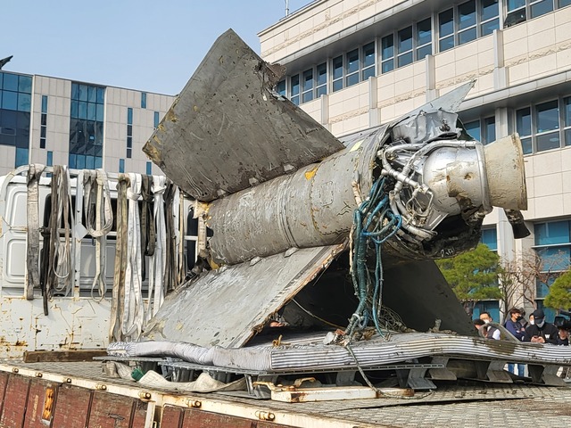 ▲ 지난 2일 NLL 이남으로 넘어온 북한의 'SA-5' 지대공 미사일 잔해. ⓒ 이바름 기자