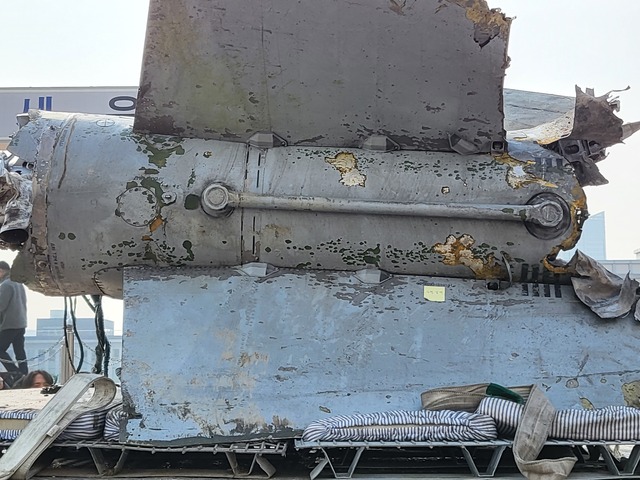 ▲ 지난 2일 NLL 이남으로 넘어온 북한의 'SA-5' 지대공 미사일 잔해. ⓒ 이바름 기자