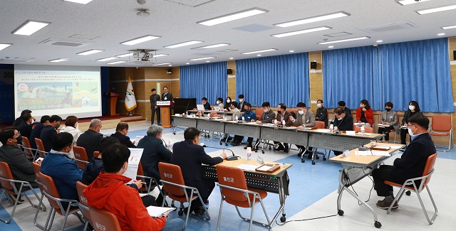 ▲ 울진군은 9일 울진군청 대회의실에서 손병복 군수를 비롯한 관계 공무원들이 참여한 가운데 ‘2022 울진군 빅데이터 분석보고회’를 개최했다.ⓒ울진군