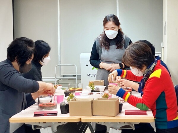 ▲ 대전사회서비스원이 지난 8일부터 현장 주인공 95명을 위한 힐링 프로그램을 진행한다.ⓒ대전사회서비스원