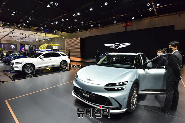 ▲ 지난해 개최된 서울모빌리티쇼에 전시된 GV60 등 제네시스 차량 모습. ⓒ뉴데일리DB