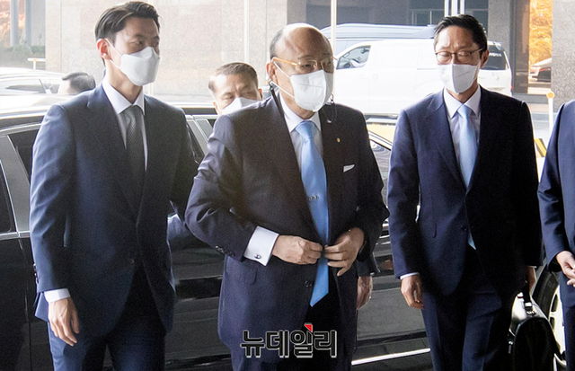 ▲ 김승연 한화그룹 회장이 10일 오후 서울 여의도 63스퀘어에서 열린 고 김종희 한화그룹 창업주 탄생 100주년 기념행사에 입장하고 있다. ⓒ정상윤 기자