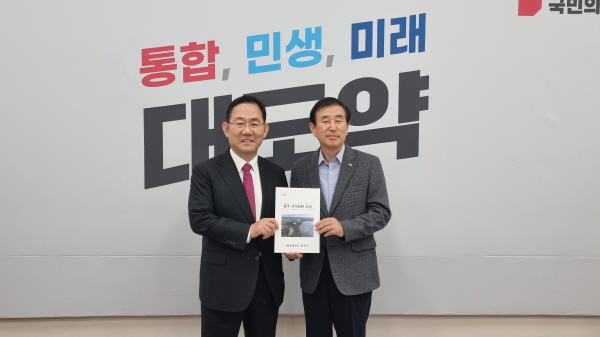 ▲ 조길형 충주시장이 2023년도 정부예산 확보를 위해 국회를 방문하는 등 막바지 총력전을 펼치고 있다.ⓒ충주시