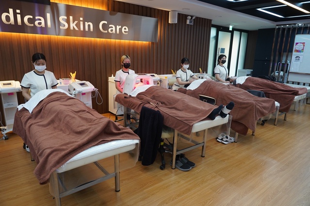 ▲ 수성대학교(총장 김선순)는 대구 최초 직업교육중점 특수학교인 이룸고(교장 이숙희) 1~2학년 전교생을 대상으로 진로체험 프로그램인 ‘알쓸이체(알아두면 쓸모 있는 이색 체험)’를 10일 실시했다.ⓒ수성대