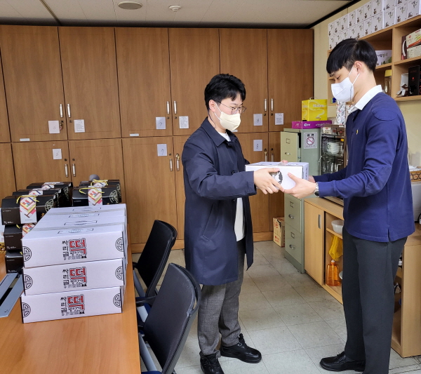 ▲ 충주시는 농업인의 날을 맞아 가래떡 데이 행사를 열었다.ⓒ충주시