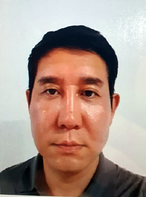 ▲ 라임자산운용(라임) 사태의 핵심 인물인 김봉현 전 스타모빌리티 회장. 법무부와 검찰에 따르면, 김 전 회장은 11일 오후 경기도 하남시 팔당대교 인근에서 전자발찌를 끊고 도주했다. 김 전 회장은 이날 서울남부지법에서 열리는 결심공판 출석을 앞두고 있었다. (사진=서울남부지검 제공) ⓒ뉴시스