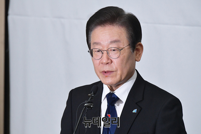 ▲ 이재명 더불어민주당 대표가 지난 9일 국회에서 열린 정책의원총회에 참석해 모두발언을 하고 있다. ⓒ이종현 기자