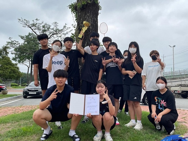 ▲ 학교스포츠클럽 공주시 대회에 출전해 이주연, 이무진, 신동욱, 정근준 학생이 우승을 차지했다.ⓒ공주시